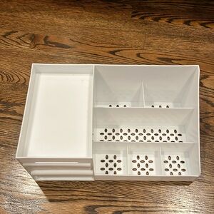 Little Girls White Plastic Desk Organizer